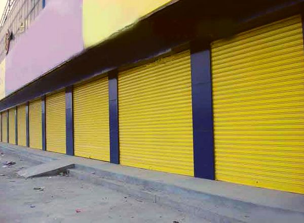 铝合金黄色卷帘门展示